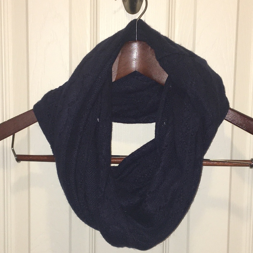 Vanity Infinity Scarfs - Picture 3 of 5